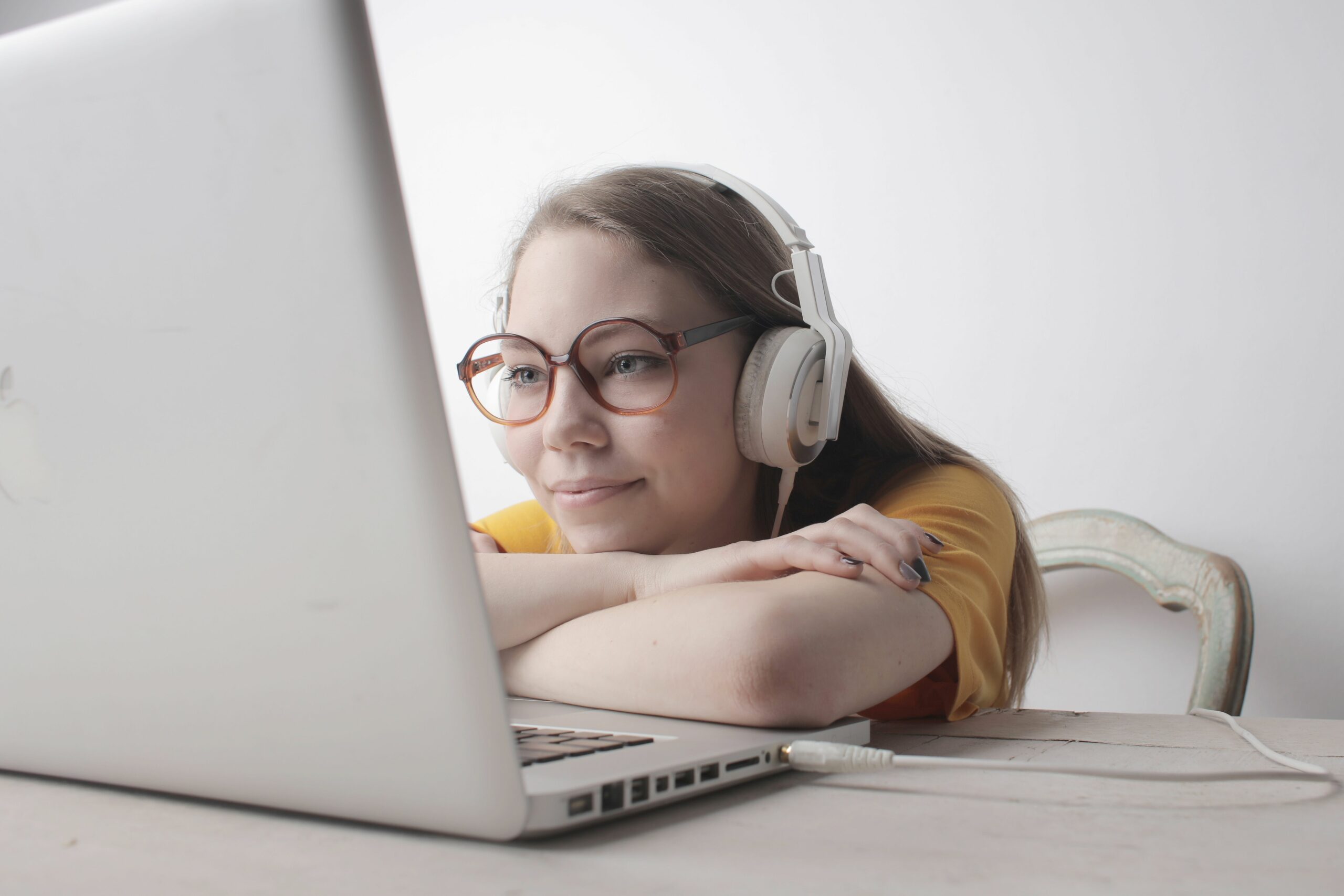 Stop Trying to Understand Every Word in French (Here’s What to Do Instead)